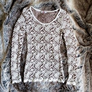 UR VA NA Lace Long Sleeve Top